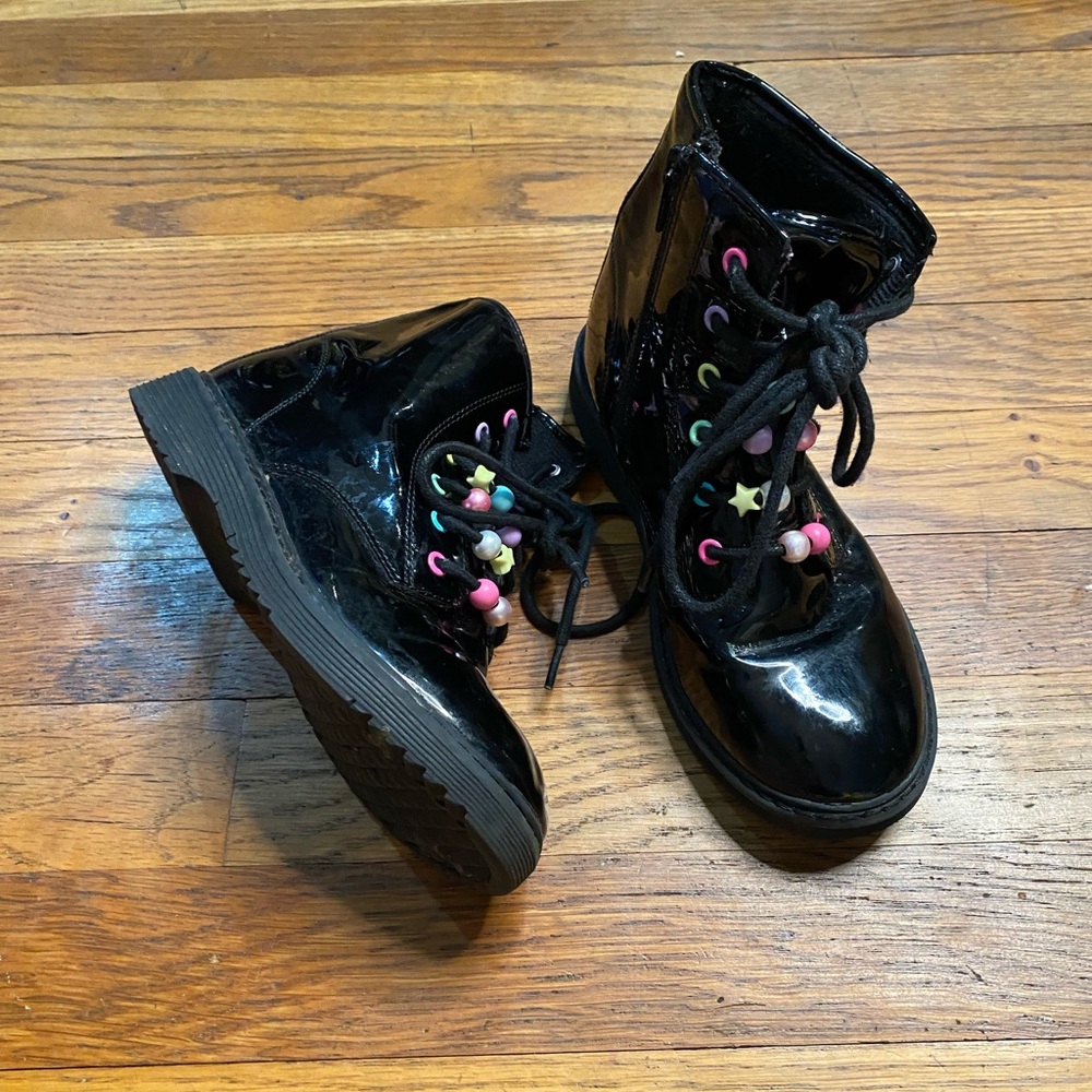 The Children’s Place Black Patent Lace-Up Combat Boots Girls Size 1 - Picture 4 of 7